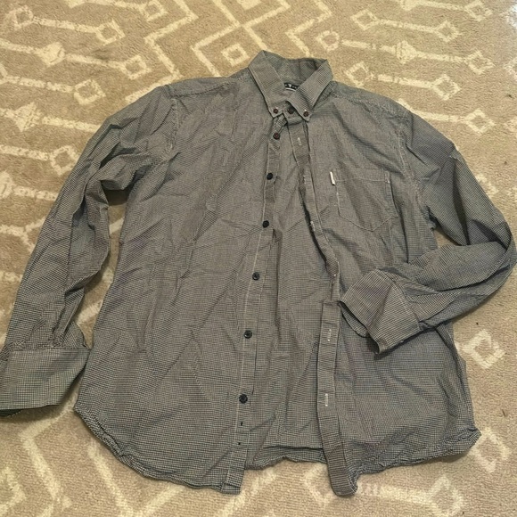 Button up - Picture 1 of 1